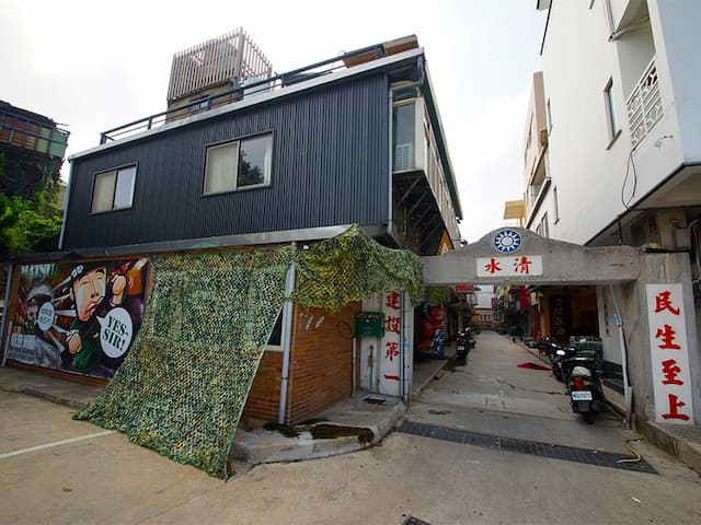 報告班長-4人男性背包客房-5