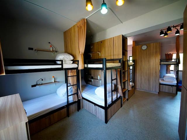 報告班長-6人女性背包客房-3