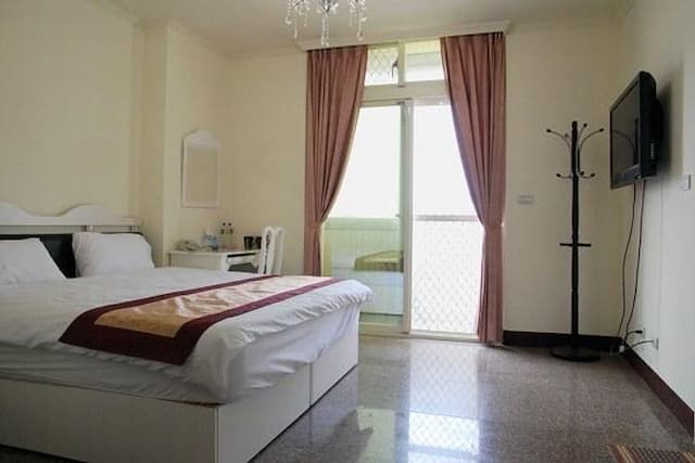 Egina Bed and Breakfast-Deluxe Double Room with Side Sea View-1