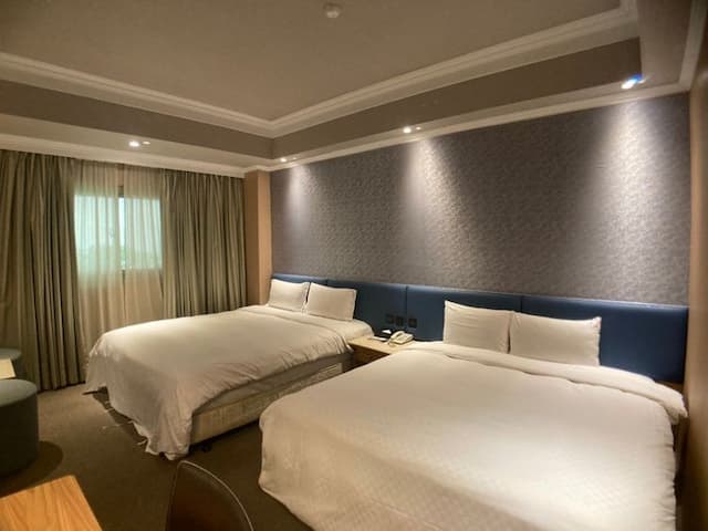 台中歐風商旅-商務四人房兩大床(無餐)-1