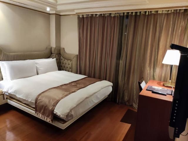 太豪大飯店-雙人一大床(贈送早餐餐盒)-5