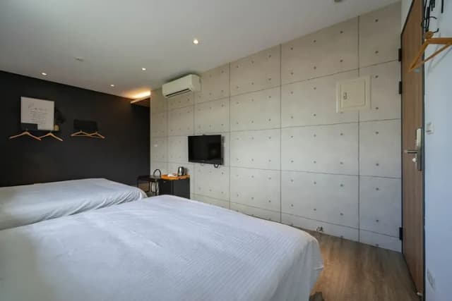 云花民宿｜市中心電梯民宿｜近東大門夜市跟文創園區-一層一戶五房小公寓｜電動麻將桌、switch、ＫＴＶ-13