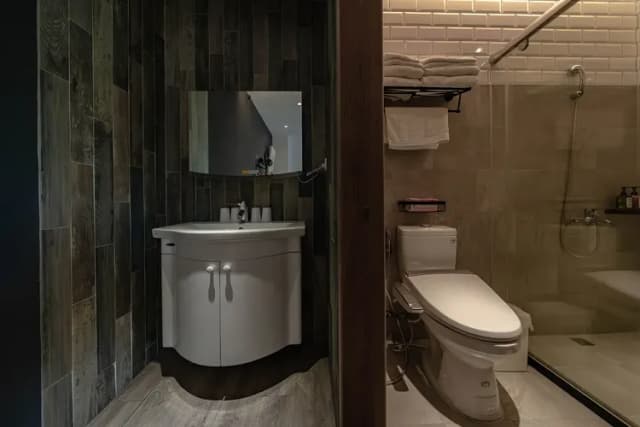 云花民宿｜市中心電梯民宿｜近東大門夜市跟文創園區-一層一戶五房小公寓｜電動麻將桌、switch、ＫＴＶ-14