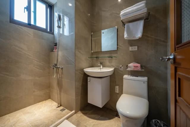 云花民宿｜市中心電梯民宿｜近東大門夜市跟文創園區-三樓獨立衛浴雙人房-3