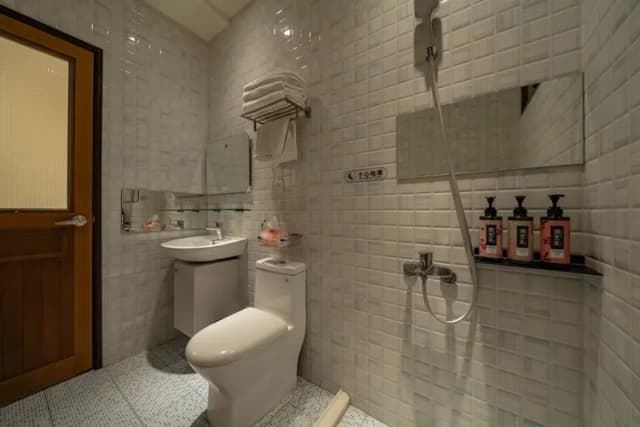 云花民宿｜市中心電梯民宿｜近東大門夜市跟文創園區-三樓獨立衛浴雙人房-10