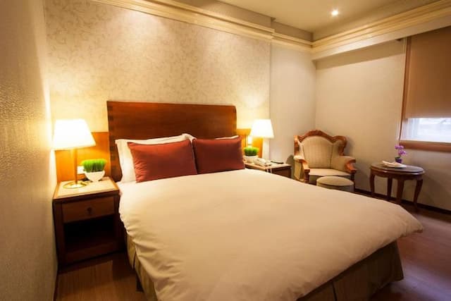 伊倫商務旅館-雙人一大床(贈送早餐餐盒)-2