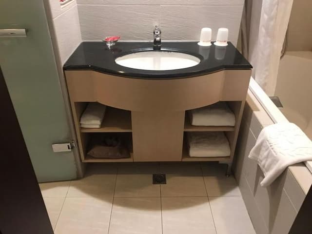 台北香城大飯店-雙人房一大床–含早餐(餐盒)-5