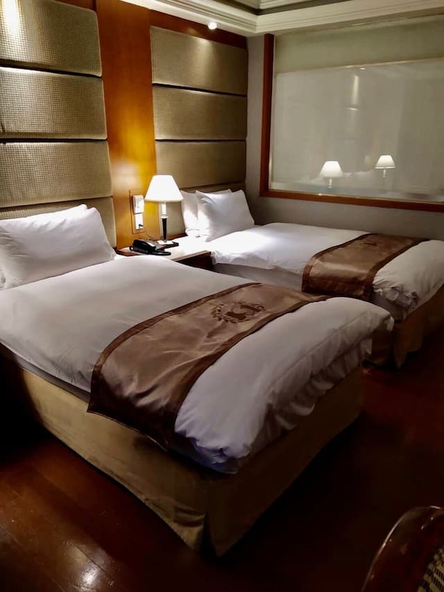 Deja Vu Hotel-Standard Twin Room with breakfast in box-6