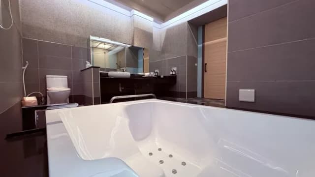 麗莎旅舘-金碧KTV房-3