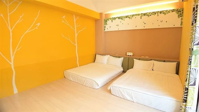 KeyInn Space-Quadruple Room with Balcony-4