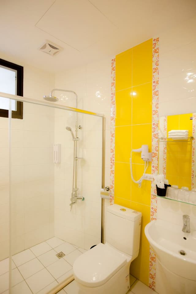 KeyInn Space-Quadruple Room with Balcony-6