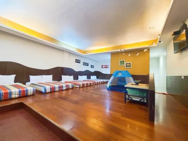 五張標準雙人床