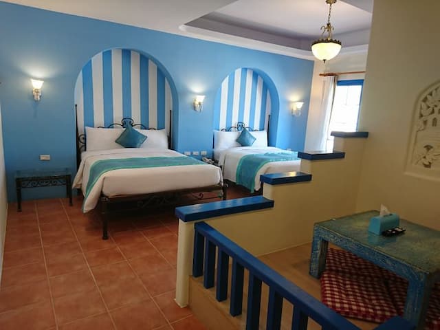 墾丁希臘風情民宿 l 備電梯、停車方便-精緻四人房-1