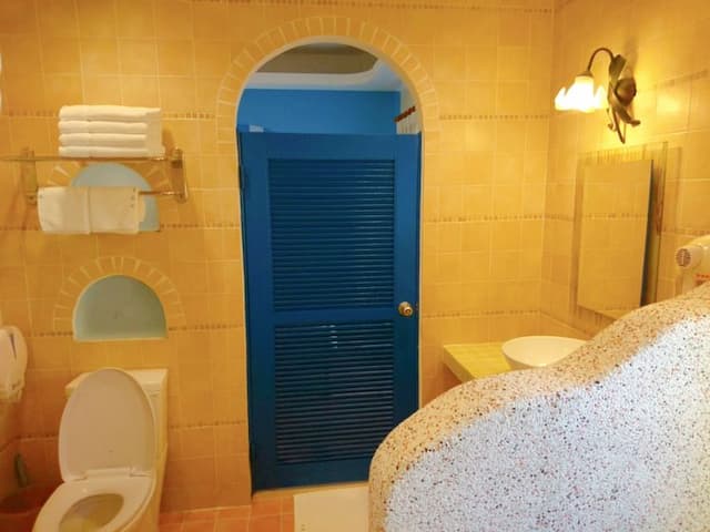 墾丁希臘風情民宿 l 備電梯、停車方便-精緻四人房-9