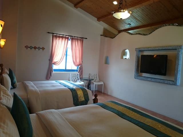 墾丁希臘風情民宿 l 備電梯、停車方便-溫馨四人房-5