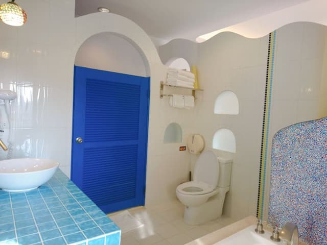 墾丁希臘風情民宿 l 備電梯、停車方便-溫馨四人房-7