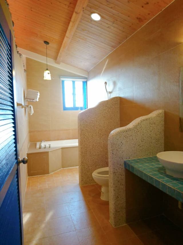 墾丁希臘風情民宿 l 備電梯、停車方便-溫馨四人房-8