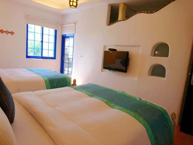 墾丁希臘風情民宿 l 備電梯、停車方便-溫馨四人房-2