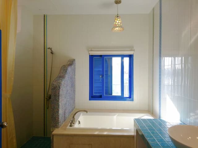 墾丁希臘風情民宿 l 備電梯、停車方便-溫馨四人房-6