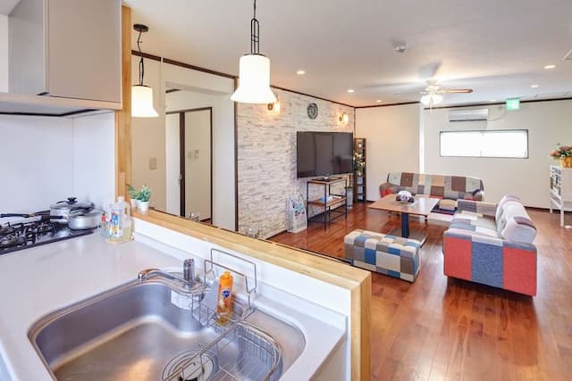 那霸機場車程25分/超市步行3分/3房1廳/最多可住12人/101㎡/免費停車位2個/觀光便利-整層二樓/適合團體或多人住宿-3