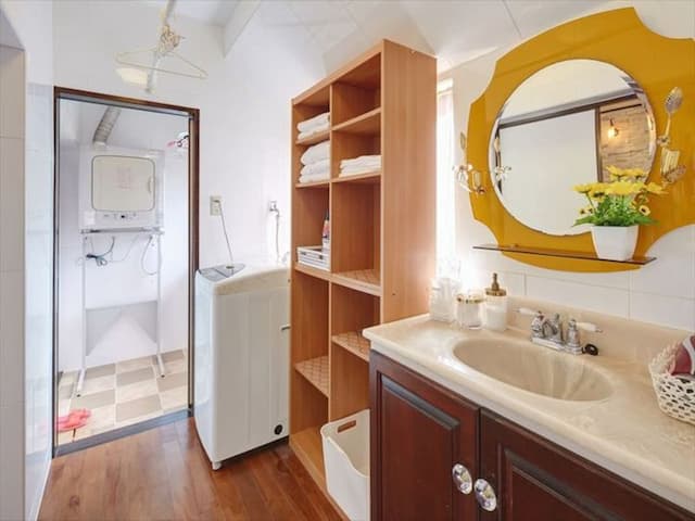 那霸機場車程25分/超市步行3分/3房1廳/最多可住12人/101㎡/免費停車位2個/觀光便利-整層二樓/適合團體或多人住宿-9