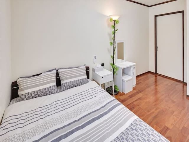 那霸機場車程25分/超市步行3分/3房1廳/最多可住12人/101㎡/免費停車位2個/觀光便利-整層二樓/適合團體或多人住宿-2