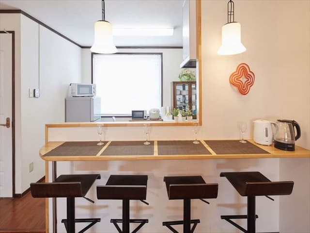 那霸機場車程25分/超市步行3分/3房1廳/最多可住12人/101㎡/免費停車位2個/觀光便利-整層二樓/適合團體或多人住宿-4