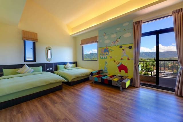 Hanaga Garden Guest House-Deluxe Loft Six Room-1