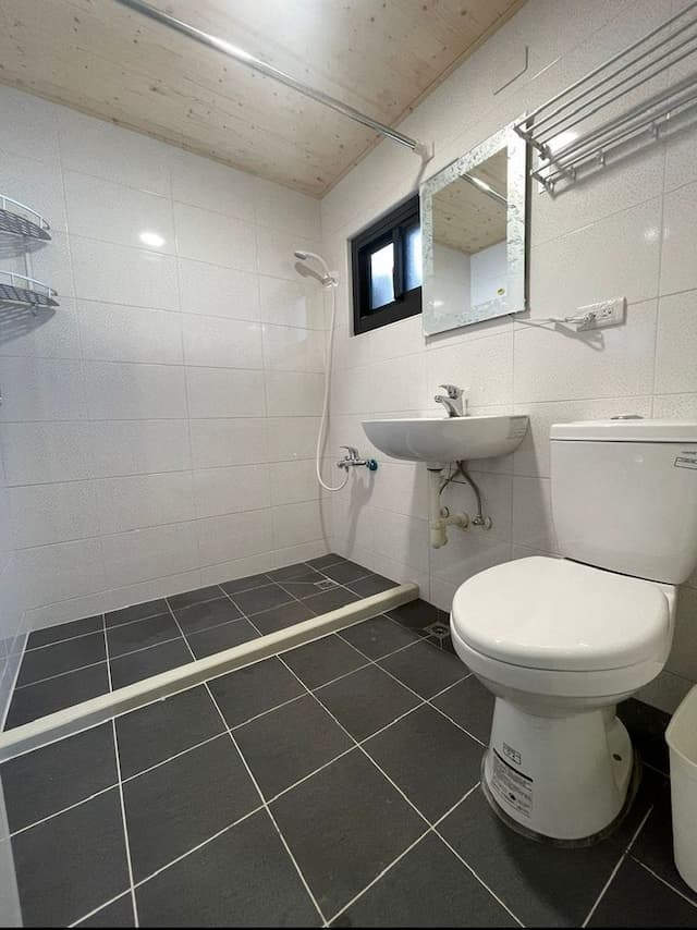 Tainan house-WOOD Double Room near station, neighboring Confucius Temple-4