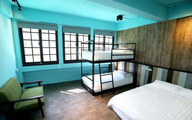 輕停文旅｜英倫工業風-COVENT GARDEN: 四人半背包客房-2