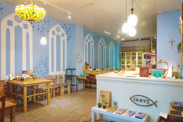 Fish trip-A bed in a 6-person room for girls-5