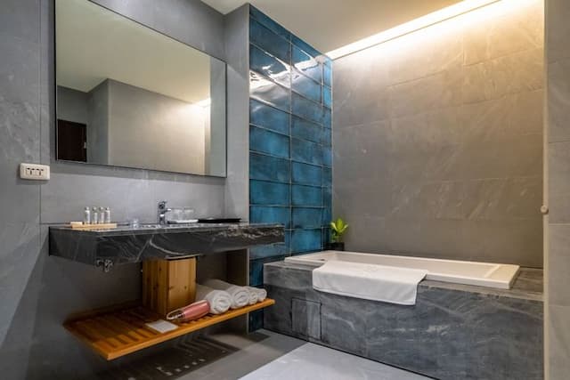 Kenting Relaxury Inn-Deluxe Double Room with Balcony and Sea View-9