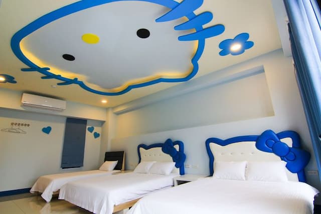 Police Home B&B-HELLO KITTY Classic Blue Family Five Room-4