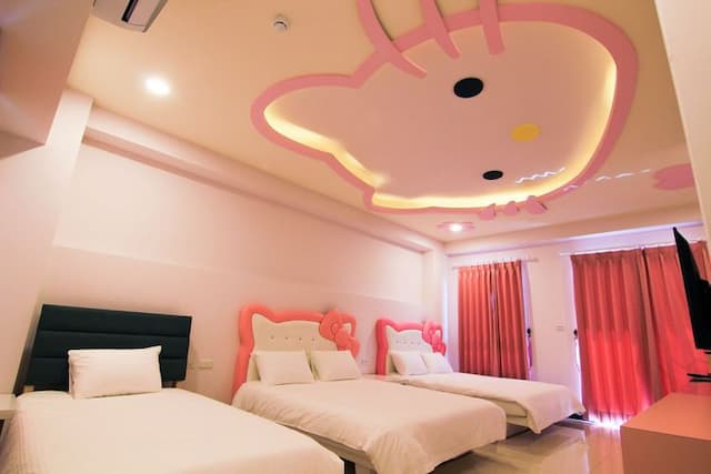 Police Home B&B-HELLO KITTY Classic Blue Family Five Room-8