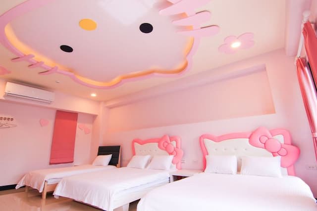 Police Home B&B-HELLO KITTY Pink Family Quintuple Room-5