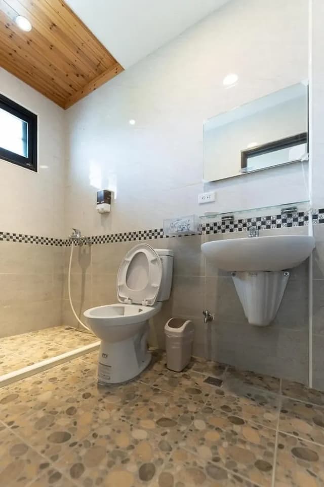 JinYou Hotel-Standard Quadruple Room-5