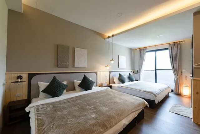 JinYou Hotel-Standard Quadruple Room-1