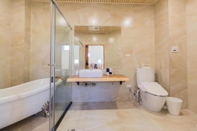 Green Light Hotel-Double Room with View A-5