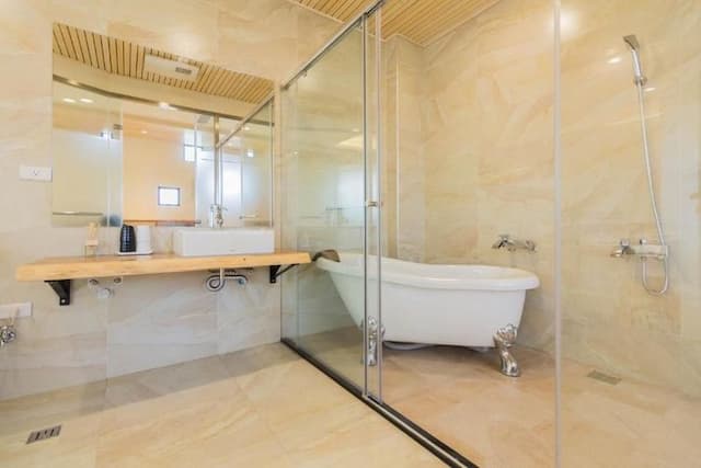 Green Light Hotel-Double Room with View A-6