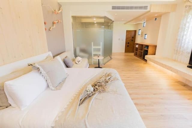 Green Light Hotel-Double Room with View A-4