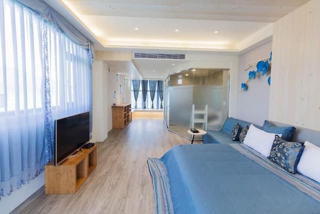 Green Light Hotel-Double Room with View B-3