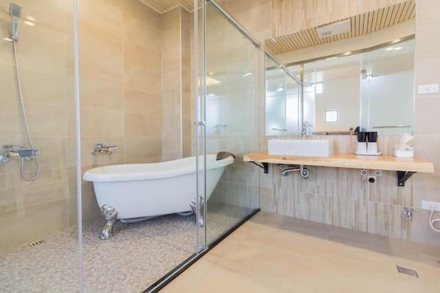 Green Light Hotel-Double Room with View B-7