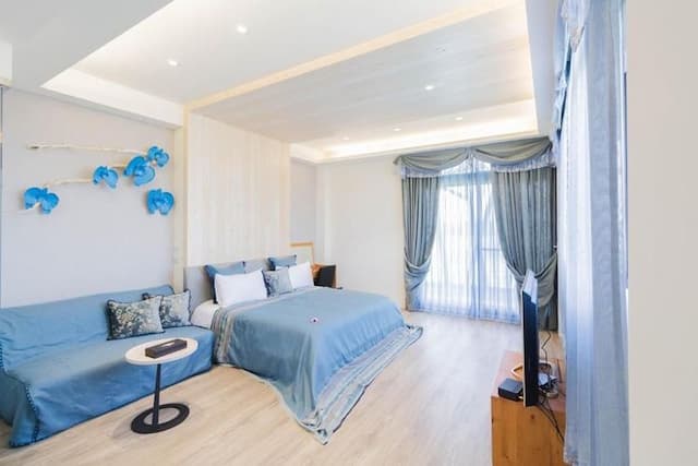 Green Light Hotel-Double Room with View B-1