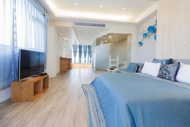 Green Light Hotel-Double Room with View B-2