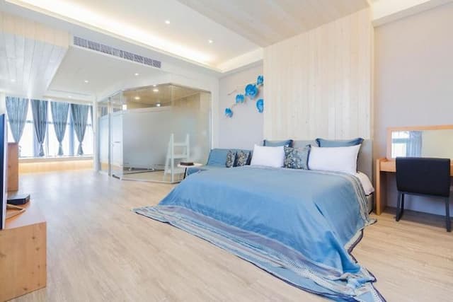 Green Light Hotel-Double Room with View B-4