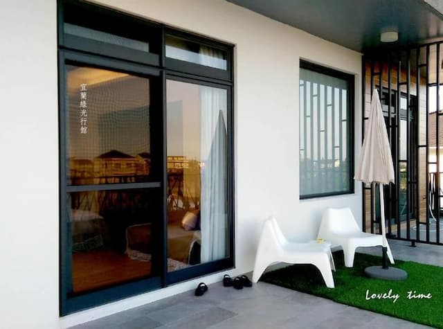 Green Light Hotel-Double Room with View C-8