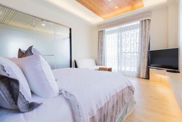 Green Light Hotel-Double Room with View C-1