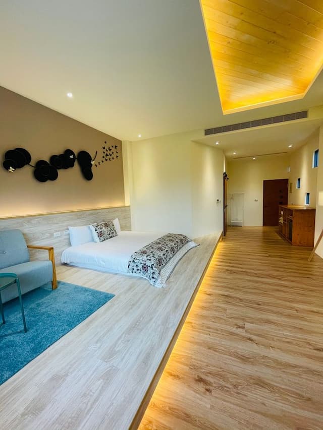 Green Light Hotel-Tall Double Room A-3