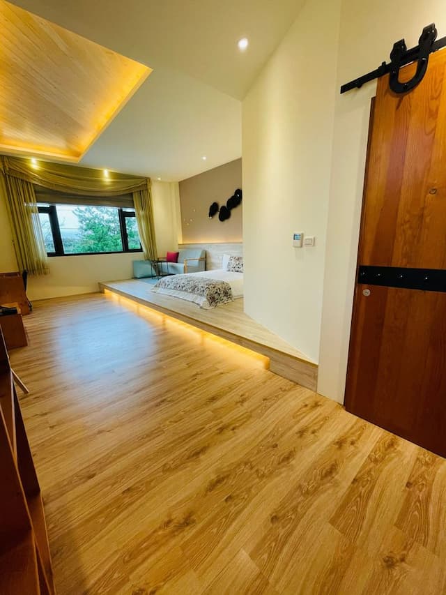 Green Light Hotel-Tall Double Room A-4