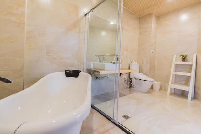 Green Light Hotel-Tall Double Room A-2